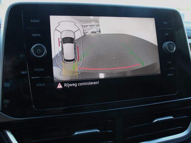Volkswagen T-Roc 1.5 TSI 150pk Automaat R-Line | Navigatie | Apple Carplay/Android Auto | Camera | Parkeersensoren | Adaptive Cruise Control | Stoelverwarming | Virtual Cockpit | Elektrische achterklep | Getinte ramen | Climate Control
