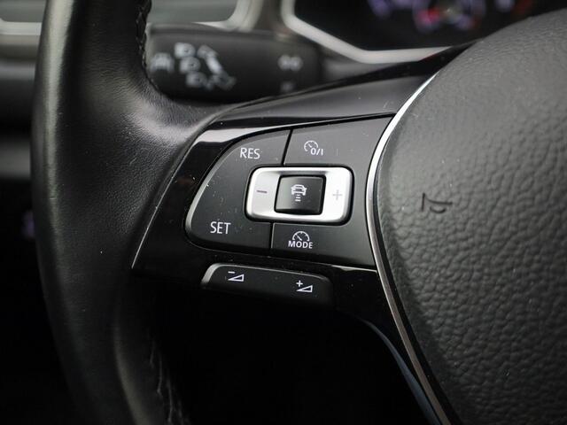 Volkswagen T-Roc 1.0TSI/115PK Style · Apple/Android Car Play · Parkeersensoren · Trekhaak