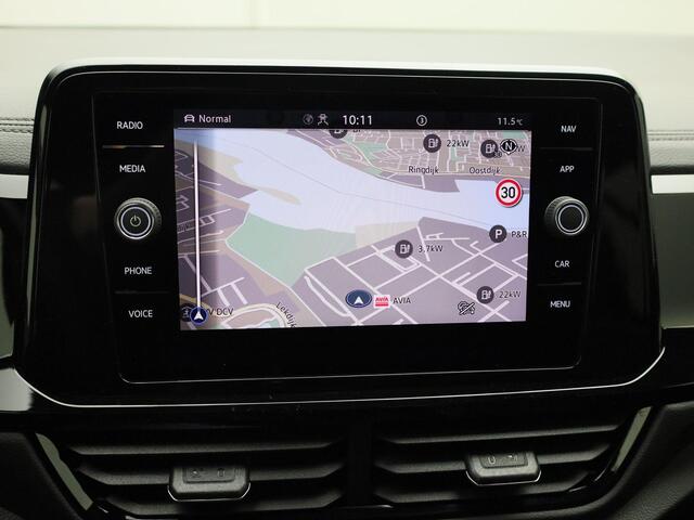 Volkswagen T-Roc 1.5TSI/150PK DSG R Line Black Style · Apple/Android Car Play · Camera · Navigatie · Stoelverwarming · Garantie tot september 2026