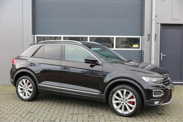 Volkswagen T-Roc 1.5 TSI 150pk DSGSport Camera , Virtual Cockpit , Navi , Led , Carplay, DAB+ ,PDC, LMV, Electr. bedienbare achterklep, Schakelflippers aan stuurwiel etc..