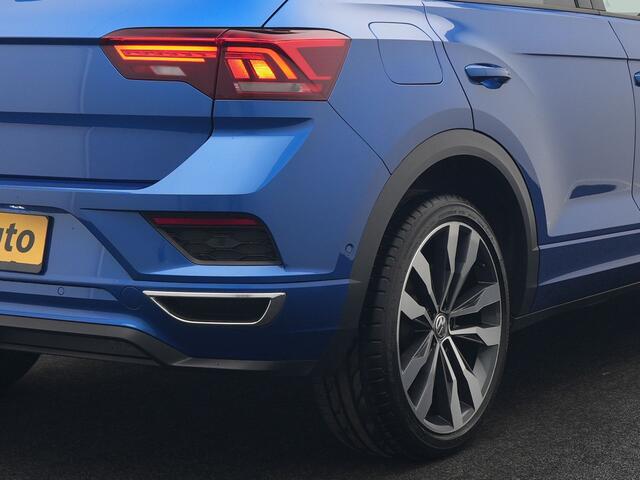 Volkswagen T-Roc 1.5 TSI DSG R-Line 150pk Dealer O.H. | Panodak | Trekhaak Afn. | Camera | Lederen Sportstoelen Verwarmd | Beats Audio | 19"L.M | Virtual | Navigatie | Blis |