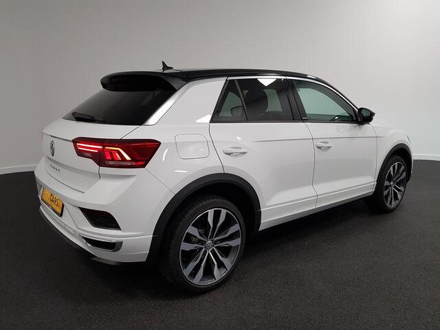 Volkswagen T-Roc 1.5 TSI 150pk DSG United R-Line | Navigatie | 19"Lichtmetalen velgen | Digitale Cockpit | Adaptive Cruise cruise control | Led