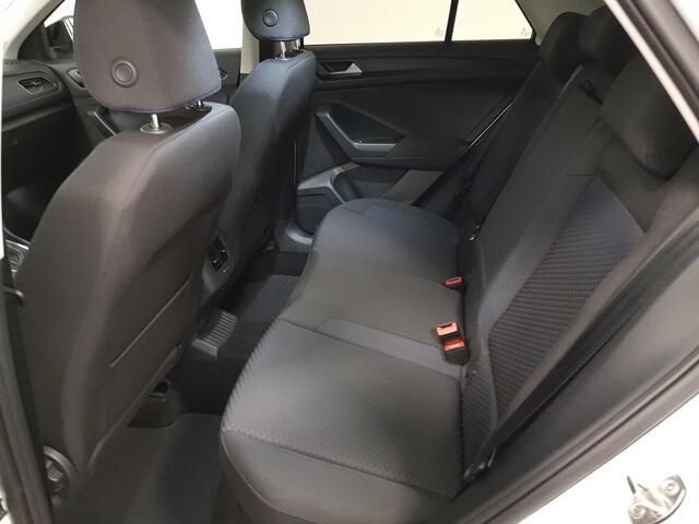 Volkswagen T-Roc 1.5 TSI 150pk DSG United R-Line | Navigatie | 19"Lichtmetalen velgen | Digitale Cockpit | Adaptive Cruise cruise control | Led