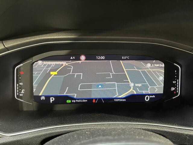 Volkswagen T-Roc 1.5 TSI Style Business / AUTOMAAT/ CAMERA/ PARK. SENSOREN/ ELEK. ACHTERKLEP/ SPIEGELPAKKET/ GETINT GLAS/ APP CONNECT/ ADAPT. CRUISE/ DIGITAL DASHBOARD/ NAVI/ DAB/ 17" LMV