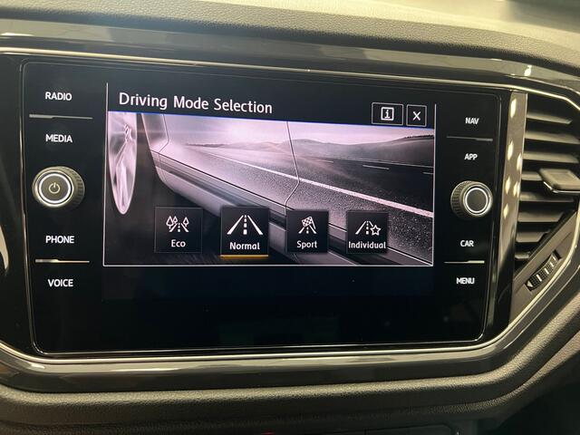 Volkswagen T-Roc 1.5 TSI 2X R-LINE 150pk | NAVI | FULL LED