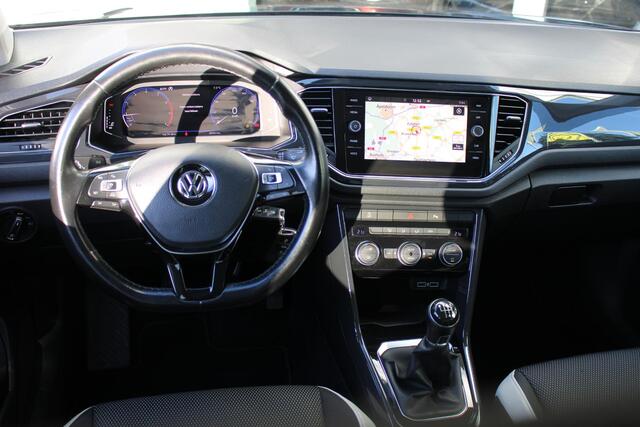 Volkswagen T-Roc 1.5 TSI Sport | Panoramadak | Virtual | Adaptieve cruise | Achteruitrij camera