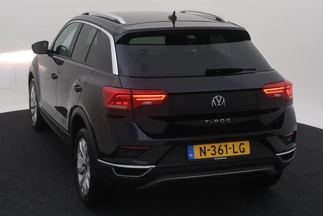 Volkswagen T-Roc 1.0 TSI Style / CAMERA/ PARK. SENSOREN/ APP CONNECT/ ADAPT. CRUISE/ GETINT GLAS/ NAVI/ AIRCO/ 17" LMV