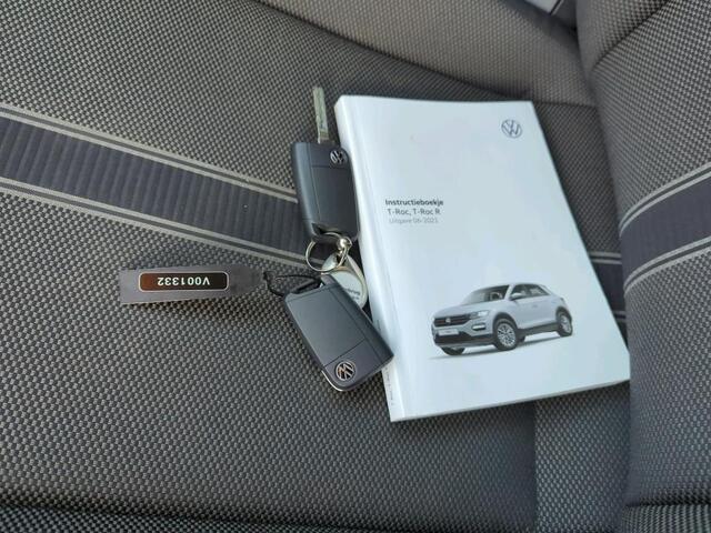 Volkswagen T-Roc 1.0 TSI Style / CAMERA/ PARK. SENSOREN/ APP CONNECT/ ADAPT. CRUISE/ GETINT GLAS/ NAVI/ AIRCO/ 17" LMV