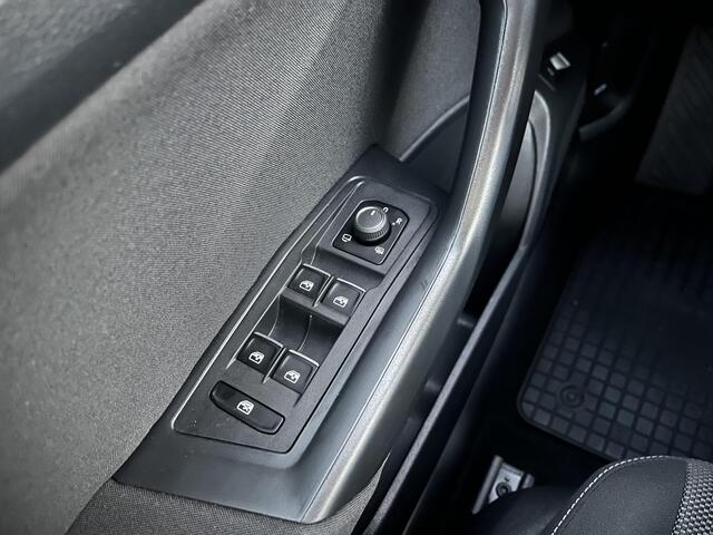 Volkswagen T-Roc 1.5 TSI Sport / Winter-pakket / lichtmetalen velgen 17" / airco (automatisch) / cruise control adaptief /