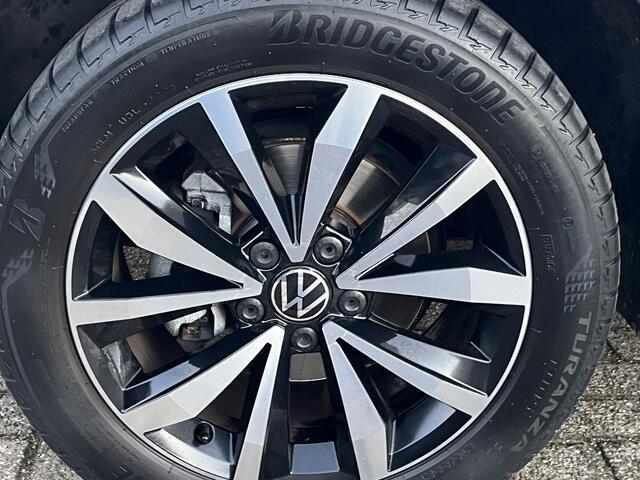 Volkswagen T-Roc 1.5 TSI Sport / Winter-pakket / lichtmetalen velgen 17" / airco (automatisch) / cruise control adaptief /