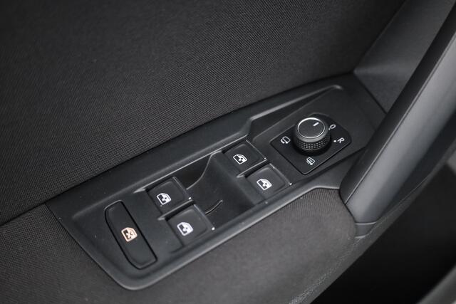 Volkswagen TIGUAN 1.5 TSI DSG 150pk | Navi | Camera | Travel Assist | Stoel- Stuurverw. | Dodehoekdet.