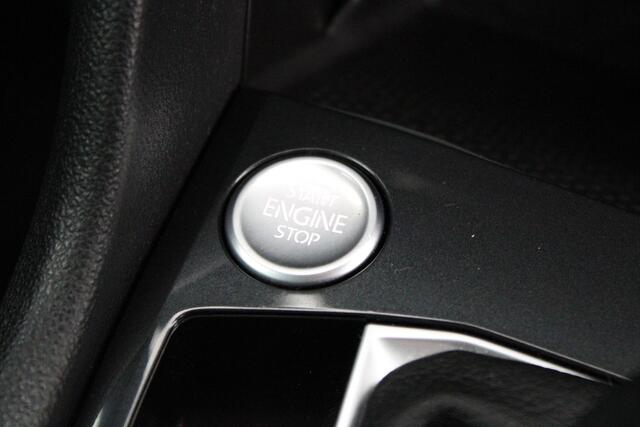 Volkswagen TIGUAN 1.5 TSI 150pk DSG R-Line Business+ Trekhaak Keyless Virtual Cockpit Navigatie