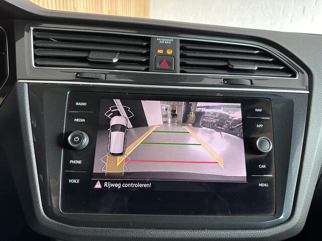 Volkswagen TIGUAN 1.5 TSI R-Line Business+ Lederen bekleding | Stoelverwarming | Trekhaak electrisch