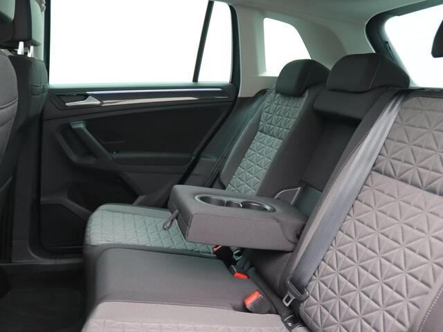 Volkswagen TIGUAN 1.4 TSI eHybrid Life Business 245PK DSG full led, adaptive cruise, achteruitrijcamera, elek. bedienbare achterklep, keyless, lane assist, navigatie, 17" lichtmetaal