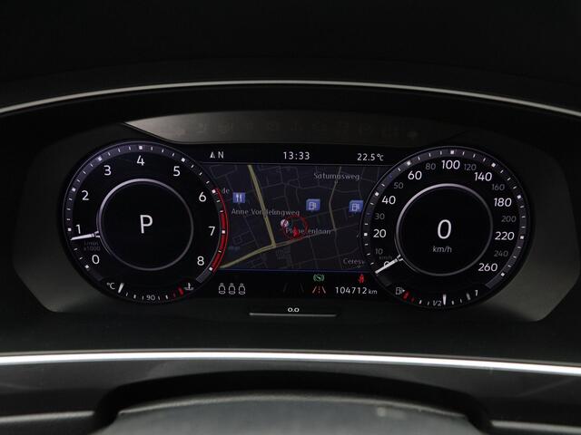 Volkswagen TIGUAN 1.4 TSi 150 Pk Automaat R-Line | Adaptive Cruise | CarPlay | Navigatie | Bluetooth | Parkeersensoren | Trekhaak | 19 Inch | 104.712 Km!!