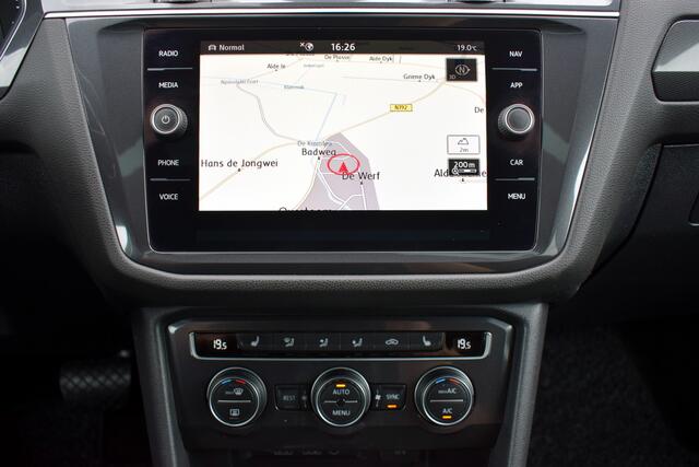 Volkswagen TIGUAN Allspace 1.5 TSi Automaat Highline R-Line LED | Panoramadak | Carplay | Camera | Trekhaak | Virtual | 19 Inch LMV