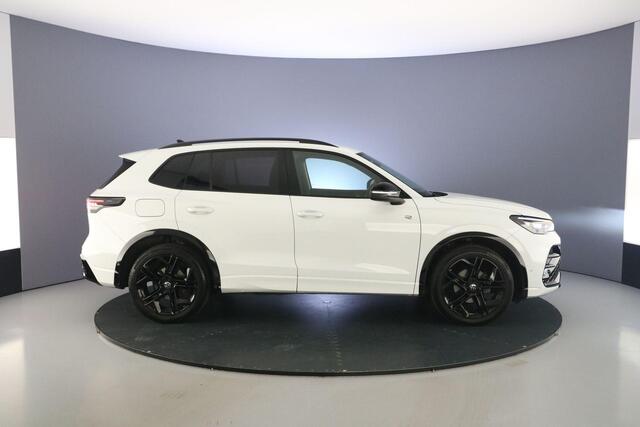 Volkswagen TIGUAN R-Line Edition 1.5 eTSI 150pk DSG Automaat Black style, Adaptive cruise control, Elektrische achterklep, Achteruitrijcamera, LED koplampen, Stuurwiel verwarmd