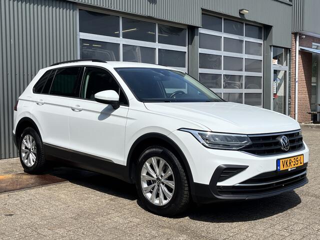 Volkswagen TIGUAN 2.0 TDI 150pk DSG Grijskenteken Euro 6 Airco Cruise controle Telefoon verbinding Navigatiesysteem Stuurwielbediening Parkeersensoren voor en achter 2-Persoons Bestel