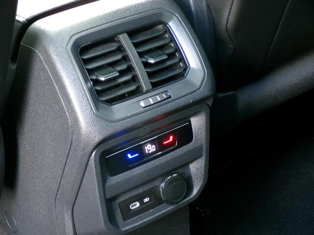 Volkswagen TIGUAN 1.5 TSI R-Line Business+, Automaat / Schuifdak / Carplay + Android Auto / Virtual Cockpit / Camera / 19' Velgen