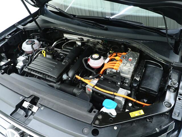 Volkswagen TIGUAN 1.4 TSI eHybrid Elegance | Panoramadak | Trekhaak | Adaptive Cruise | Virtual | Camera | Carplay