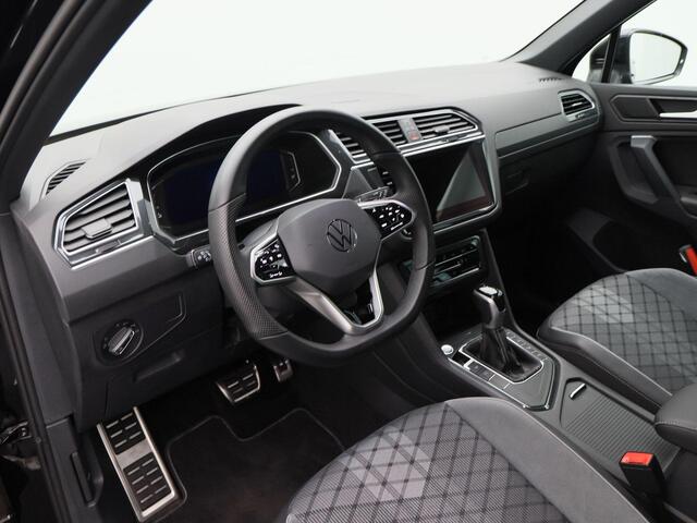 Volkswagen TIGUAN 1.4 TSi 145 Pk eHybrid R-Line Business Automaat | Trekhaak | LED | Stoel en Stuur Verwarming | Adaptive Cruise | Carplay | Navigatiesysteem | Parkeersensoren | Camera | Elektrische Achterklep | 20 Inch | 30.380 Km!!