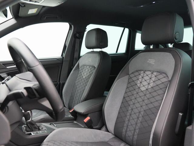 Volkswagen TIGUAN 1.4 TSi 145 Pk eHybrid R-Line Business Automaat | Trekhaak | LED | Stoel en Stuur Verwarming | Adaptive Cruise | Carplay | Navigatiesysteem | Parkeersensoren | Camera | Elektrische Achterklep | 20 Inch | 30.380 Km!!