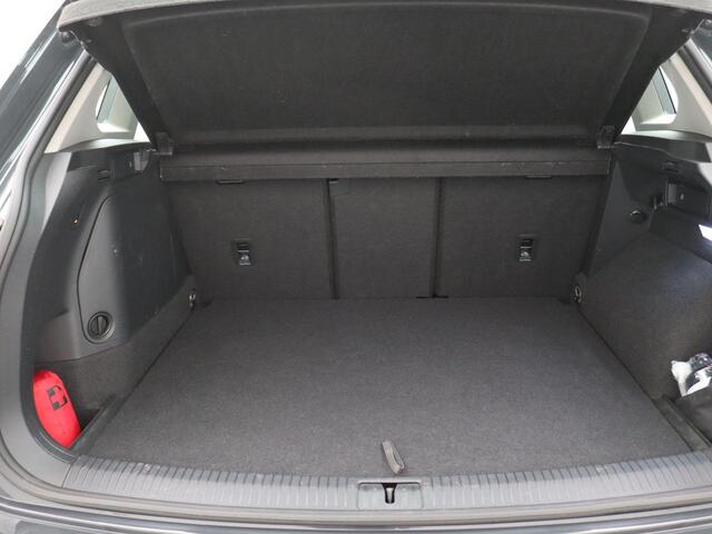 Volkswagen TIGUAN 1.4 TSI e-hybrid 245PK DSG full led, trekhaak, adaptive cruise, alarm, keyless, elek. bedienbare achterklep, 17" lichtmetaal