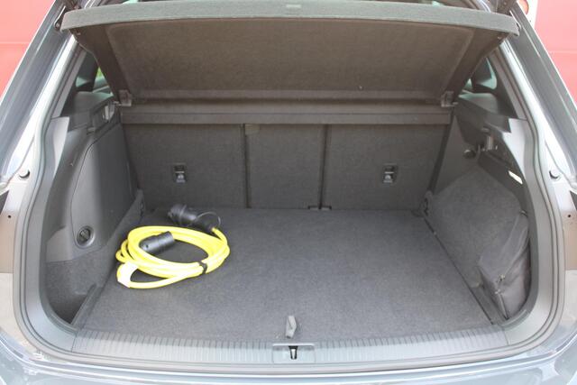 Volkswagen TIGUAN 1.4 TSI 245PK eHybrid R-LINE BUSINESS + | PANORAMISCH SCHUIF/KANTEL DAK | ELEKTRISCH WEGKLAPENBARE TREKHAAK | R-LINE INTERIEUR/EXTERIEUR | VERWARMBARE VOORSTOELEN/STUUR | ELEKTRISCH BEDIENBARE VOORSTOELEN MET GEHEUGEN FUNCTIE | AKOESTISCH GLAS GETINT | KE