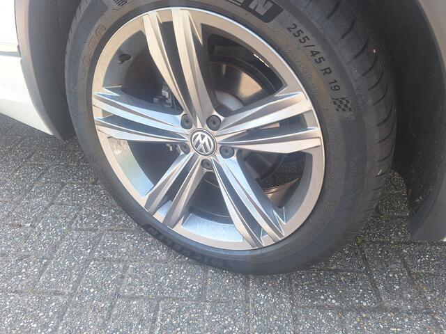 Volkswagen TIGUAN 1.5 TSI ACT R-line Business Navigatie/Trekhaak/Cruise control