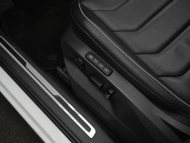 Volkswagen TIGUAN 1.4 TSI eHybrid 245 pk DSG Elegance | Panoramadak | Leder | Geheugenstoelen | IQ Light | Stuur-/stoelverwarming | Achteruitrijcamera
