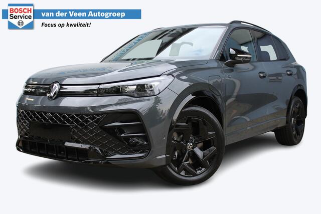 Volkswagen TIGUAN 1.5 eHybrid R-Line Edition Black Style | Head-Up Display | Panoramdak | 360 Camera | 272 PK | Massage Stoelen | IQ.Lights | Elektrische Kofferklep | Stoel/Stuur Verwarming | Draadloze Telefoonlader | Virtual Cockpit | Adaptive Cruise | Naviagtie | Zweerve