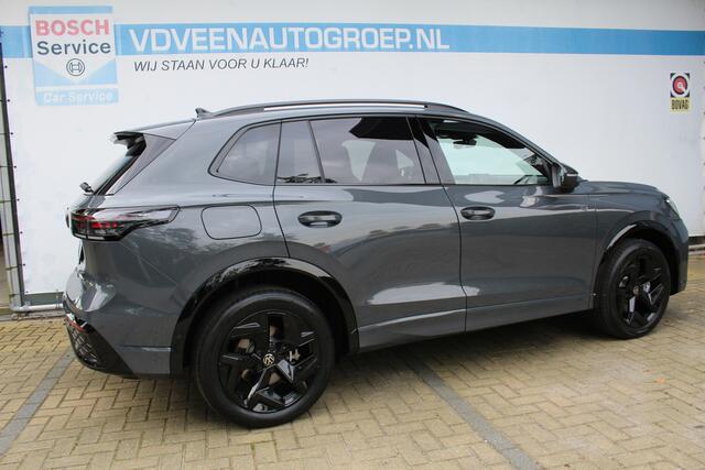 Volkswagen TIGUAN 1.5 eHybrid R-Line Edition Black Style | Head-Up Display | Panoramdak | 360 Camera | 272 PK | Massage Stoelen | IQ.Lights | Elektrische Kofferklep | Stoel/Stuur Verwarming | Draadloze Telefoonlader | Virtual Cockpit | Adaptive Cruise | Naviagtie | Zweerve