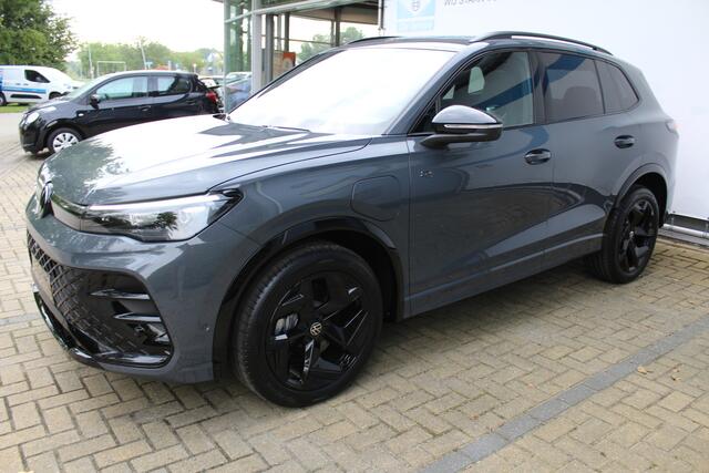 Volkswagen TIGUAN 1.5 eHybrid R-Line Edition Black Style | Head-Up Display | Panoramdak | 360 Camera | 272 PK | Massage Stoelen | IQ.Lights | Elektrische Kofferklep | Stoel/Stuur Verwarming | Draadloze Telefoonlader | Virtual Cockpit | Adaptive Cruise | Naviagtie | Zweerve