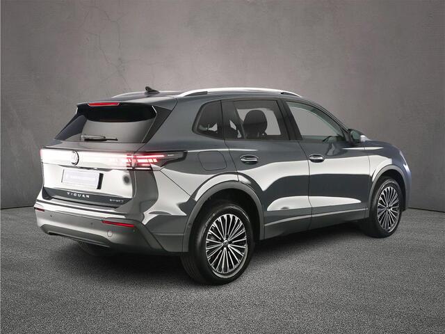 Volkswagen TIGUAN Life Edition 1.5 TSI eHybrid 204pk DSG Automaat Adaptive cruise control, Elektrische achterklep, LED koplampen, Achteruitrijcamera, Stoelverwarming, Parkeersensoren