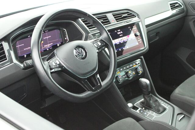 Volkswagen TIGUAN 1.5 TSI 150pk DSG ACT R-Line Highline Trekhaak 360Camera Keyless Stoelverwarming Massage Panoramadak
