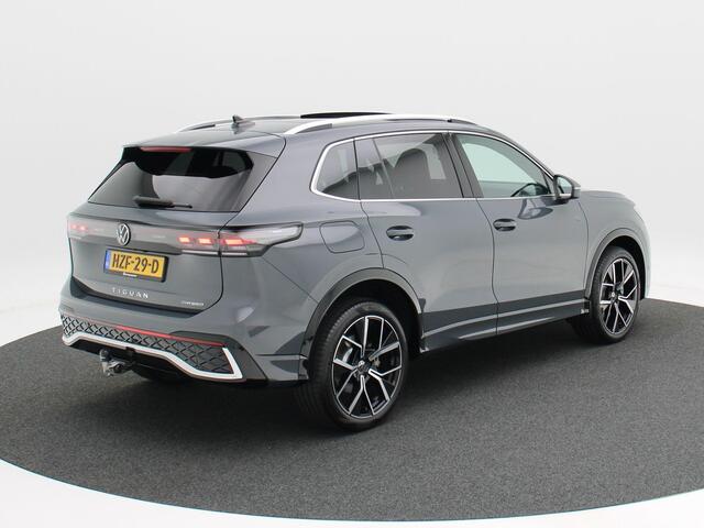 Volkswagen TIGUAN 1.5 eHybrid 272 Pk Automaat R-Line Edition | Panorama Dak | Trekhaak | Massage Stoelen | Camera | Carplay | LED | 20 Inch | 1.274 Km!!