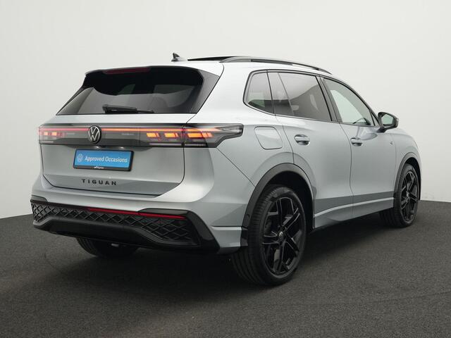 Volkswagen TIGUAN 1.5 eTSI 150 pk DSG R-Line Edition | Panoramadak | Trekhaak | Achteruitrijcamera | Stoel-/stuurverwarming | 20 inch