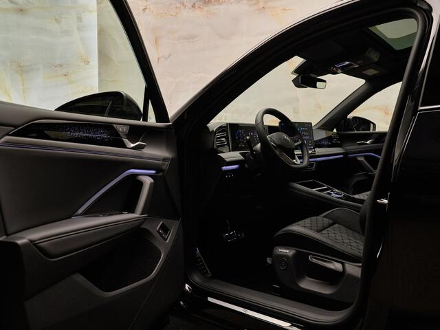 Volkswagen TIGUAN 1.5 eHybrid R-Line, 20", pano, massage, ACC, DCC, IQ.Light, Black Style, tr.haak