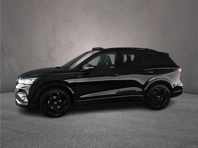 Volkswagen TIGUAN R-Line Edition 1.5 eTSI 150pk DSG Automaat Trekhaak, Panoramadak, Harman Kardon audio, Black Style, Adaptive cruise control, LED matrix koplampen