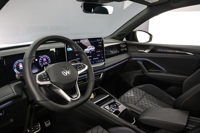 Volkswagen TIGUAN R-Line Edition 1.5 eTSI 150pk DSG Automaat Trekhaak, Panoramadak, Harman Kardon audio, Black Style, Adaptive cruise control, LED matrix koplampen