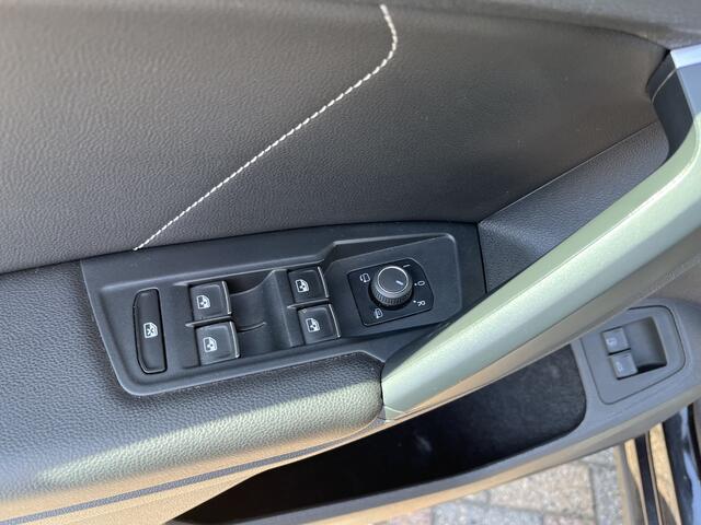 Volkswagen TIGUAN 1.4 TSI eHybrid 2X R-Line / AUTOMAAT/ 245 PK/ APP-CONNECT/ STUUR+STOEL VERWARM./ ELEK. ACHTERKLEP/ PARK.SENSOR.V+A/ ACC/ DIGITAL DASH/ DODE HOEK/ KEYLESS/ NAVI/ DAB/ CLIMA/ LED/ ISOFIX
