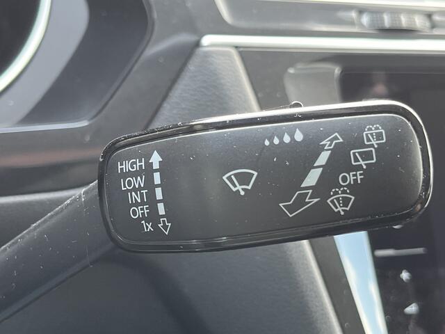 Volkswagen TIGUAN Allspace 1.4 TSI Comfortline Business 7p. | Pano | Trekhaak | Stoelverwarming | Navi | ACC | App-connect | Elek. achterklep | All-seasons |