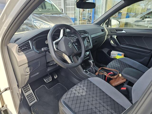 Volkswagen TIGUAN 1.4 TSI eHybrid R-Line Business+ 245pk PHEV | Trekhaak | Panorama dak | Adaptieve Cruise | Achteruitrijcamera | Stoelverwarming | Virtuele cockpit | 1.800kg Trekgewicht !