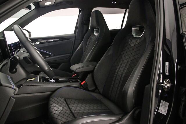 Volkswagen TIGUAN R-Line Edition 1.5 eTSI 150pk DSG Automaat Trekhaak, Panoramadak, Black Style, Adaptive cruise control, Elektrische achterklep, 360 camera, Achteruitrijcamera