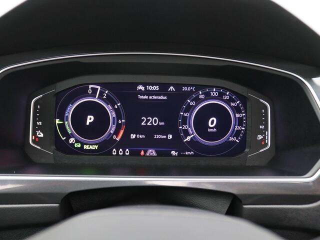 Volkswagen TIGUAN 1.4 TSI eHybrid 245PK DSG matrix led, trekhaak, panoramadak, adaptive cruise, side assist, stuur-stoelverwarming, bestuurdersstoel met massage, virtual pedal, keyless, 18" lichtmetaal