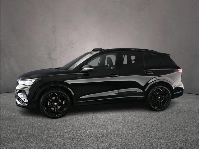 Volkswagen TIGUAN R-Line Edition 1.5 eTSI 150pk DSG Automaat Trekhaak, Harman Kardon audio, Panoramadak, Adaptive cruise control, Black Style, Achteruitrijcamera, Elektrische achterklep