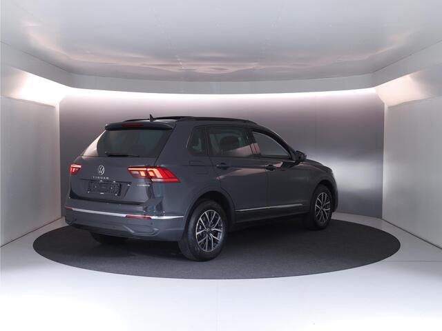 Volkswagen TIGUAN 1.4 TSI eHybrid Life 245 pk Automaat (DSG) | Navigatie | Panoramadak | Parkeersensoren | Achteruitrijcamera | LED koplampen | Stoelverwarming |