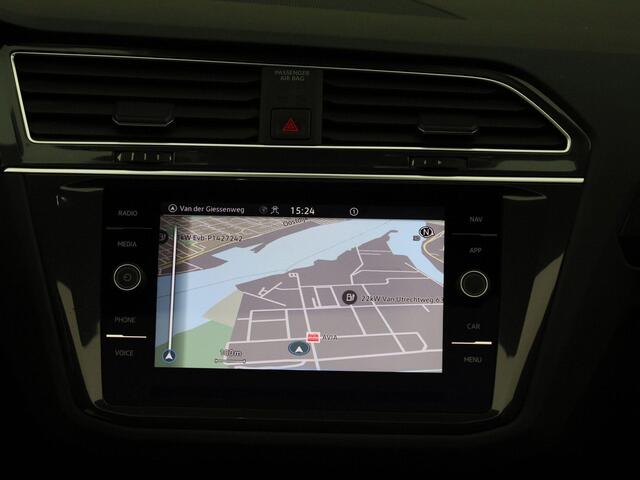 Volkswagen TIGUAN 1.4 TSIeHybrid 180kW/245PK Elegance DSG · Panoramadak · Camera + Parkeersensoren · Navigatie