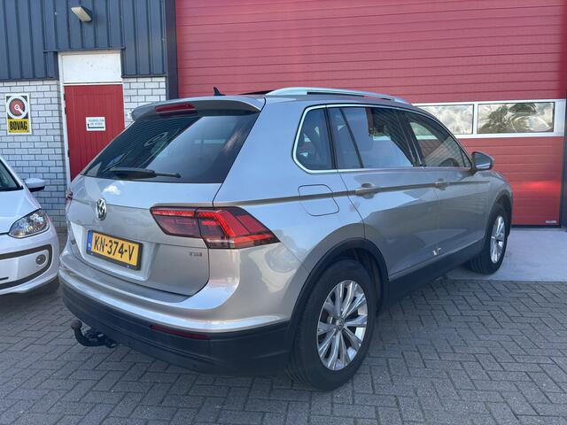 Volkswagen TIGUAN 1.4 TSI Connected Series TREKHAAK / PANORAMADAK / GR NAVI / CARPLAY / ACC / DAB+ / PDC / BLUETOOTH / NL-AUTO