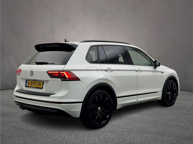 Volkswagen TIGUAN Highline Business R 1.5 TSI 150pk DSG Automaat Trekhaak, Black Style, Panoramadak, Elektrische achterklep, Navigatie, Stoelverwarming, LED koplampen